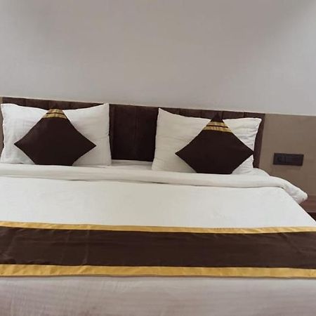 Hotel Citrus Lakhnau Kültér fotó