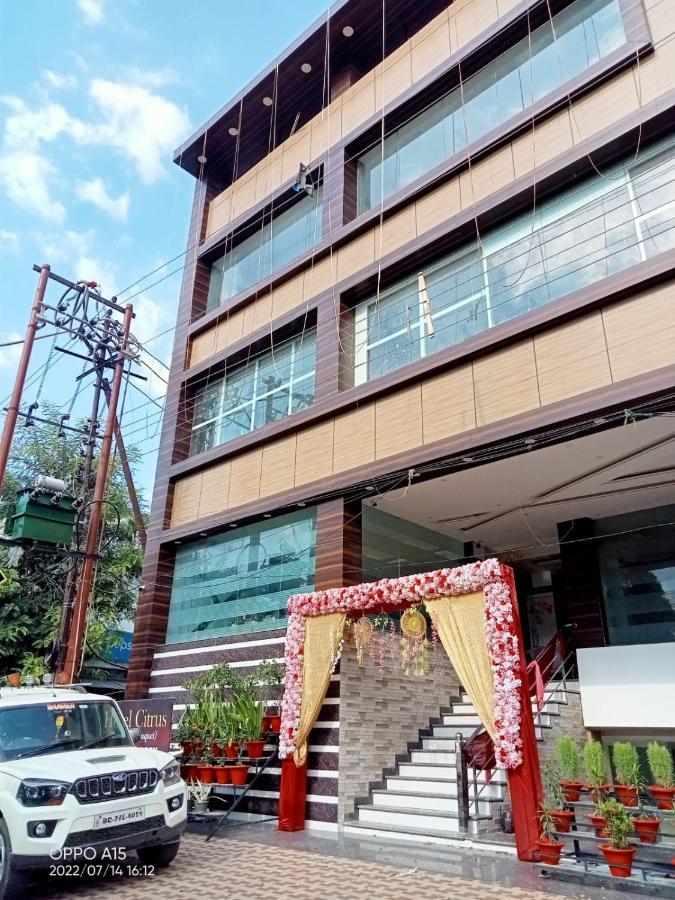 Hotel Citrus Lakhnau Kültér fotó