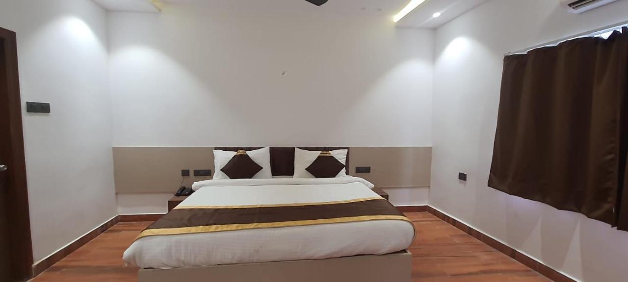 Hotel Citrus Lakhnau Kültér fotó