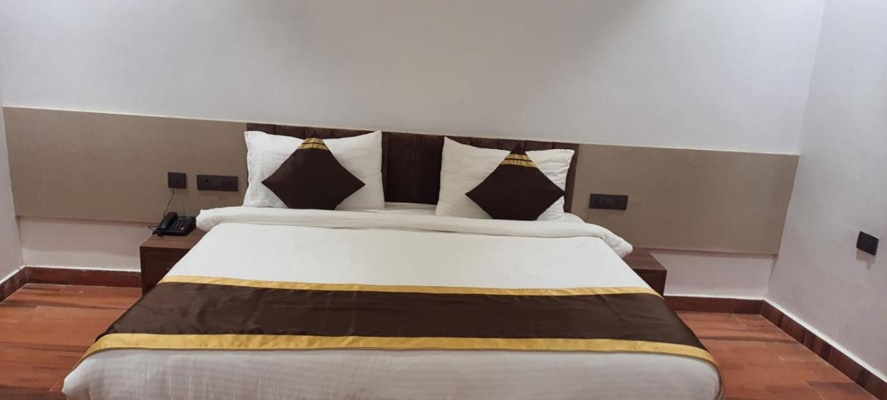 Hotel Citrus Lakhnau Kültér fotó